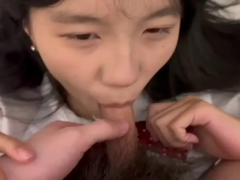 Em loli dễ thương liếm của quý biến em thành con em đào dam dang p2
